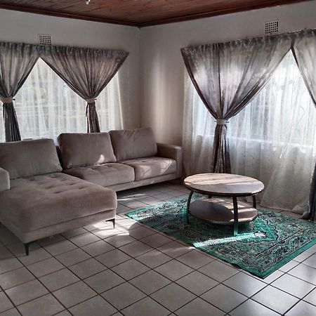 Oak Gardens Bed And Breakfast Нюкасъл Екстериор снимка