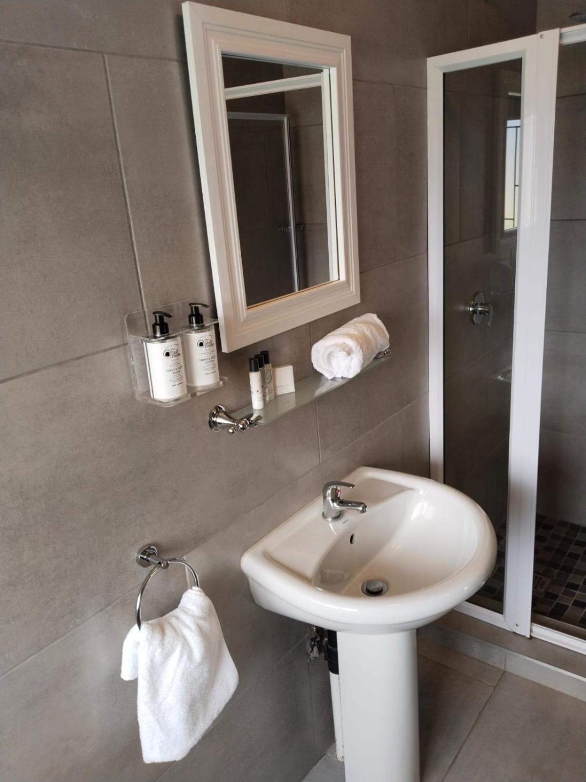 Oak Gardens Bed And Breakfast Нюкасъл Екстериор снимка