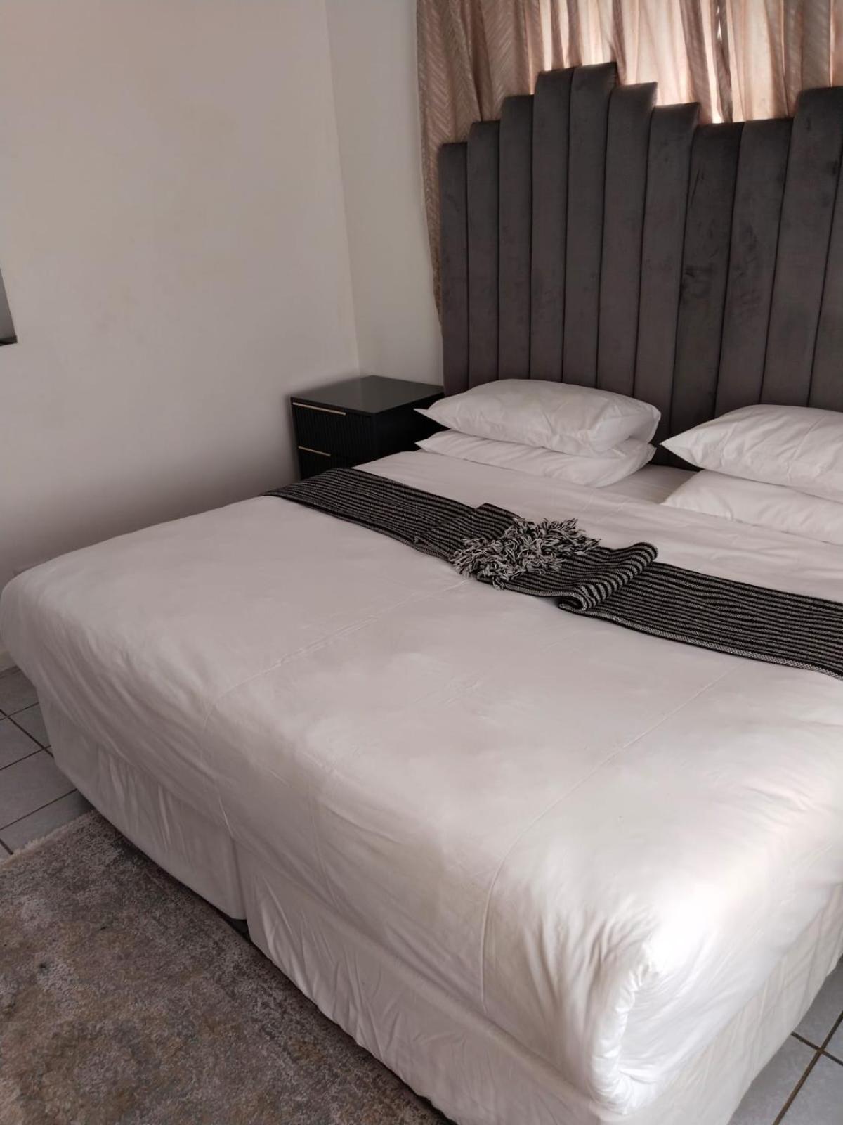 Oak Gardens Bed And Breakfast Нюкасъл Екстериор снимка