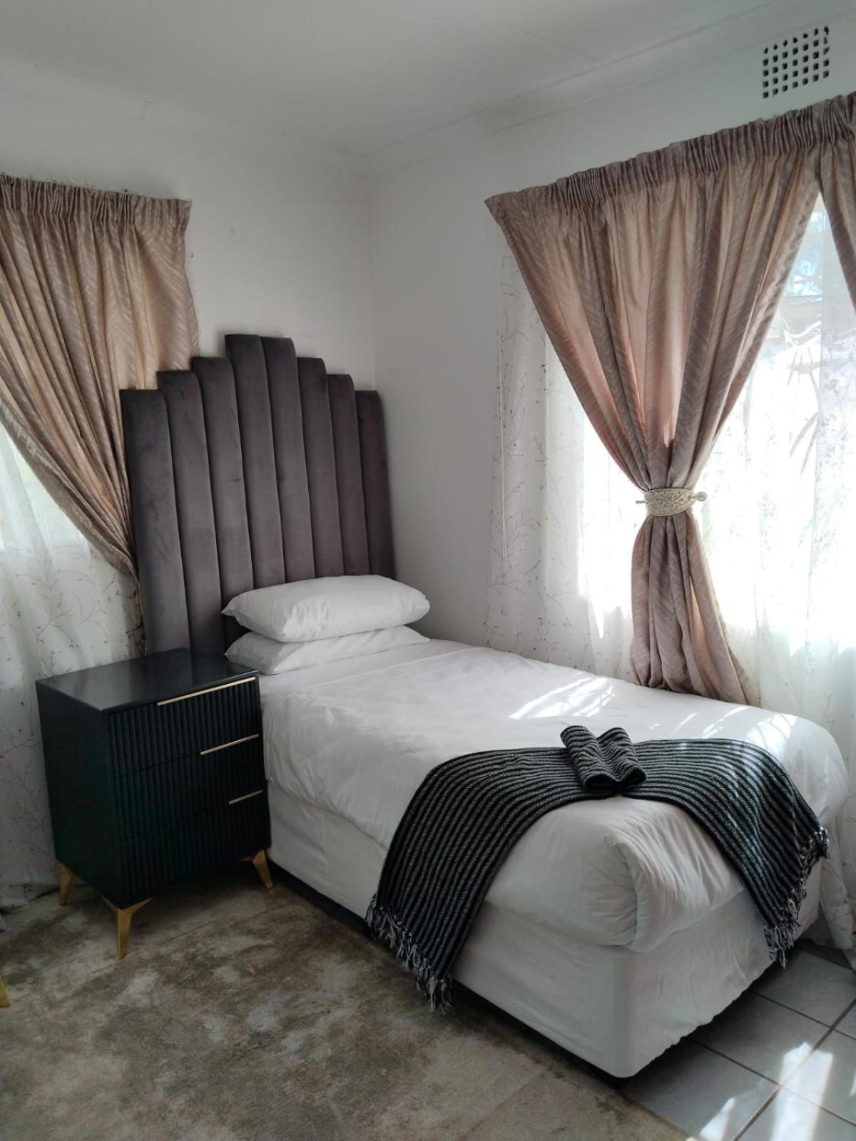 Oak Gardens Bed And Breakfast Нюкасъл Екстериор снимка