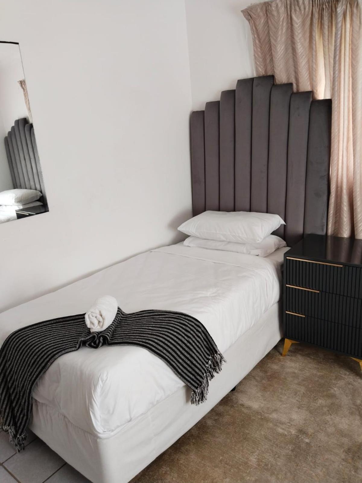 Oak Gardens Bed And Breakfast Нюкасъл Екстериор снимка