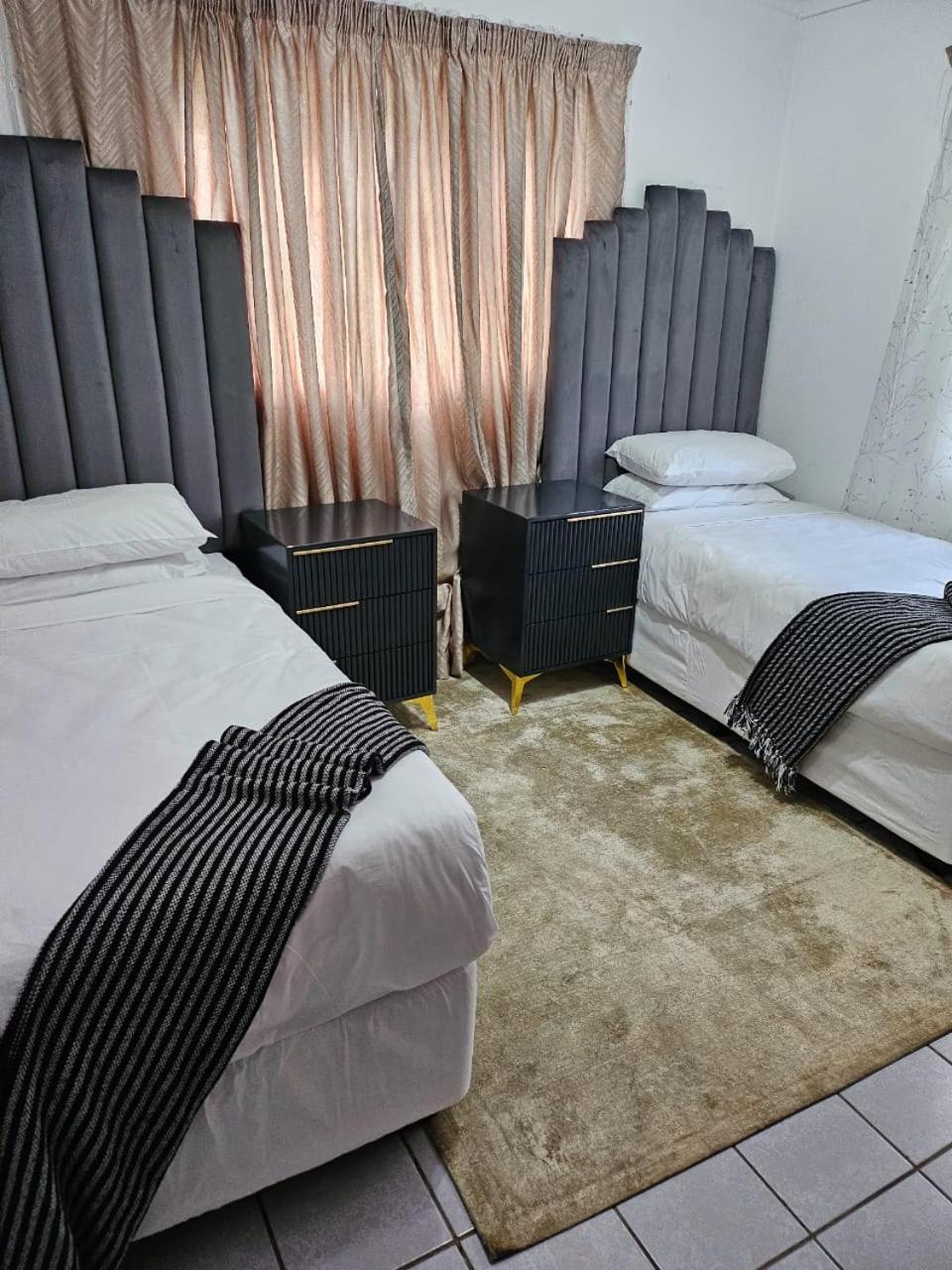 Oak Gardens Bed And Breakfast Нюкасъл Екстериор снимка